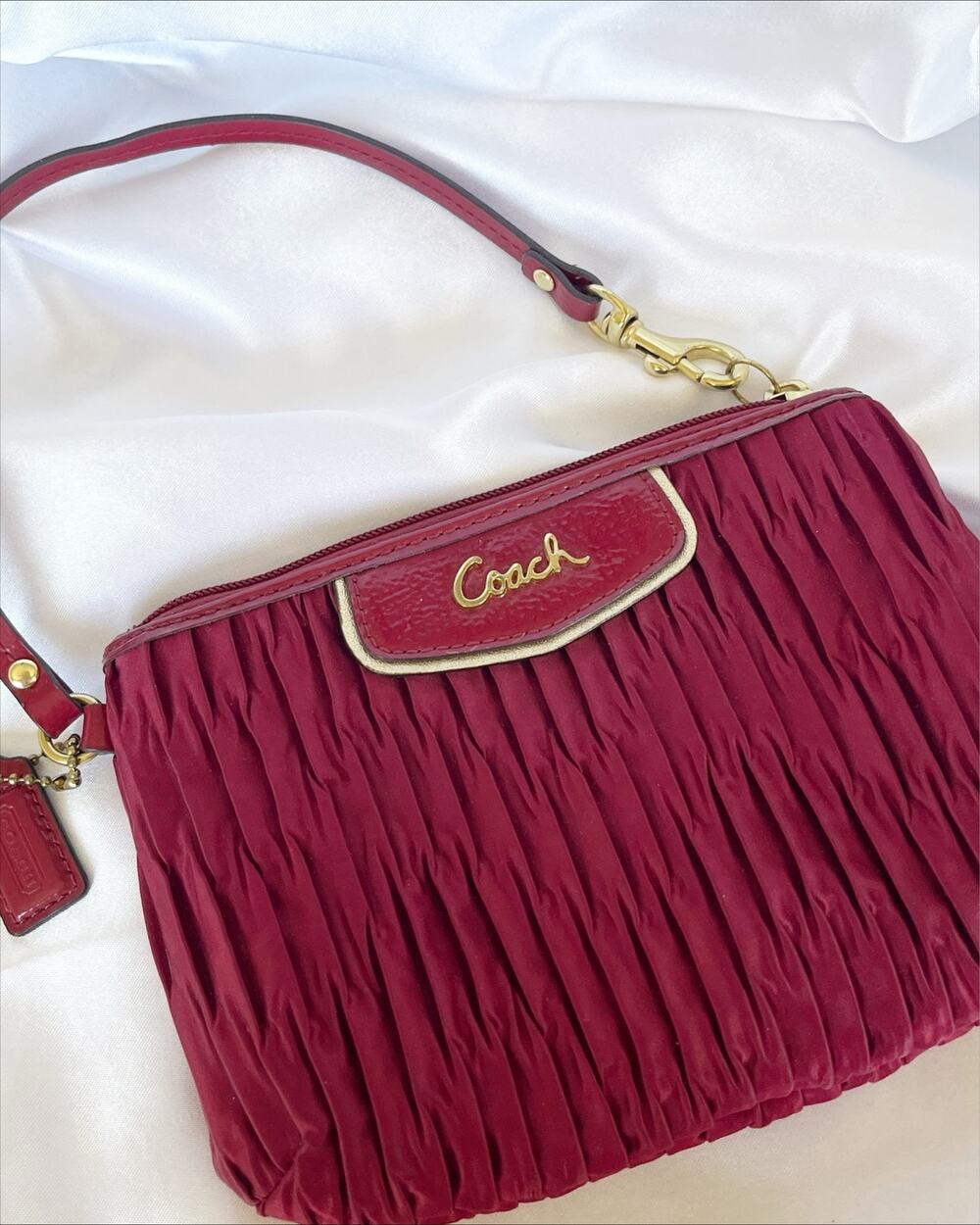COACH Ashley Y2k Vintage Wristlet Gathered Satin Medium Red Burgundy Ruched Gold